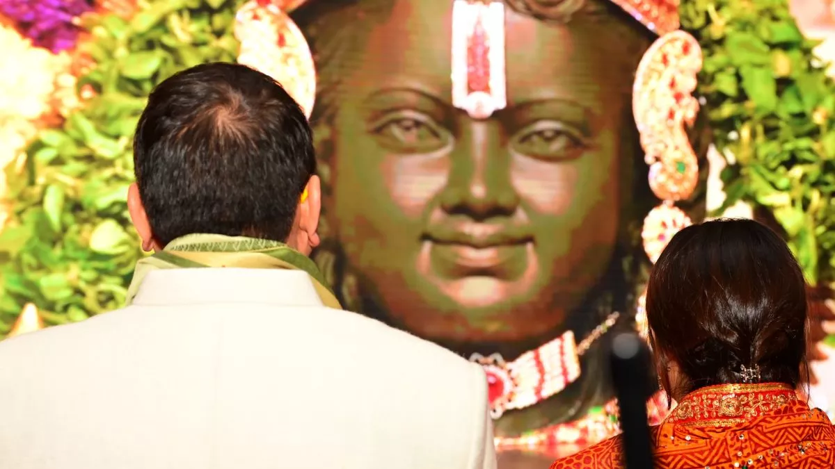 Uttarakhand News: सीएम धामी ने सपरिवार टपकेश्वर मंदिर में की पूजा, वर्चुअल रुप से किए रामलला के दर्शन