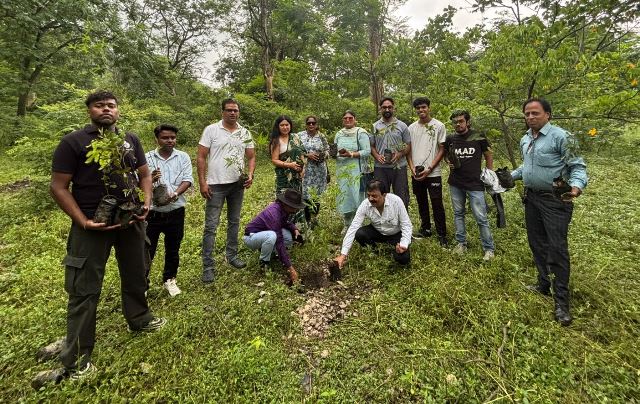 देहरादून: हरेला पर्व पर सौडा सरोली में वृक्षारोपण कार्यक्रम, पर्यावरण संरक्षण का लिया संकल्प “वृक्ष हैं तो जीवन है — यही है धरती का सबसे बड़ा उत्सव”
