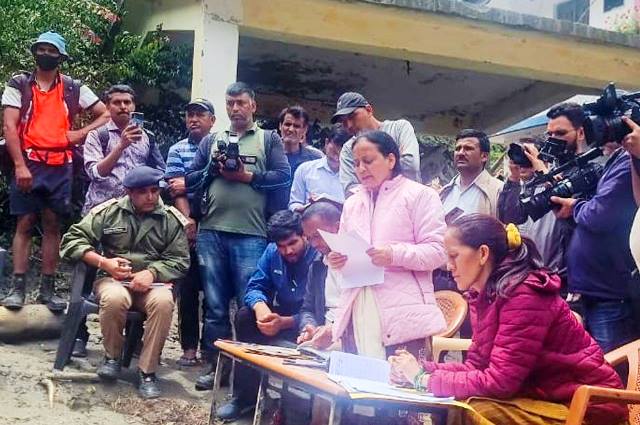 धराली आपदा प्रभावित 98 परिवारों को पाँच-पाँच लाख की आर्थिक सहायता