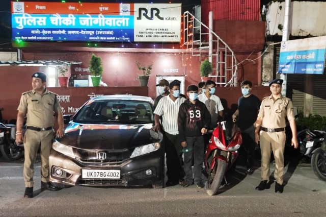 मॉल ऑफ देहरादून की छत पर बिना अनुमति स्टंट, पुलिस ने की सख्त कार्रवाई