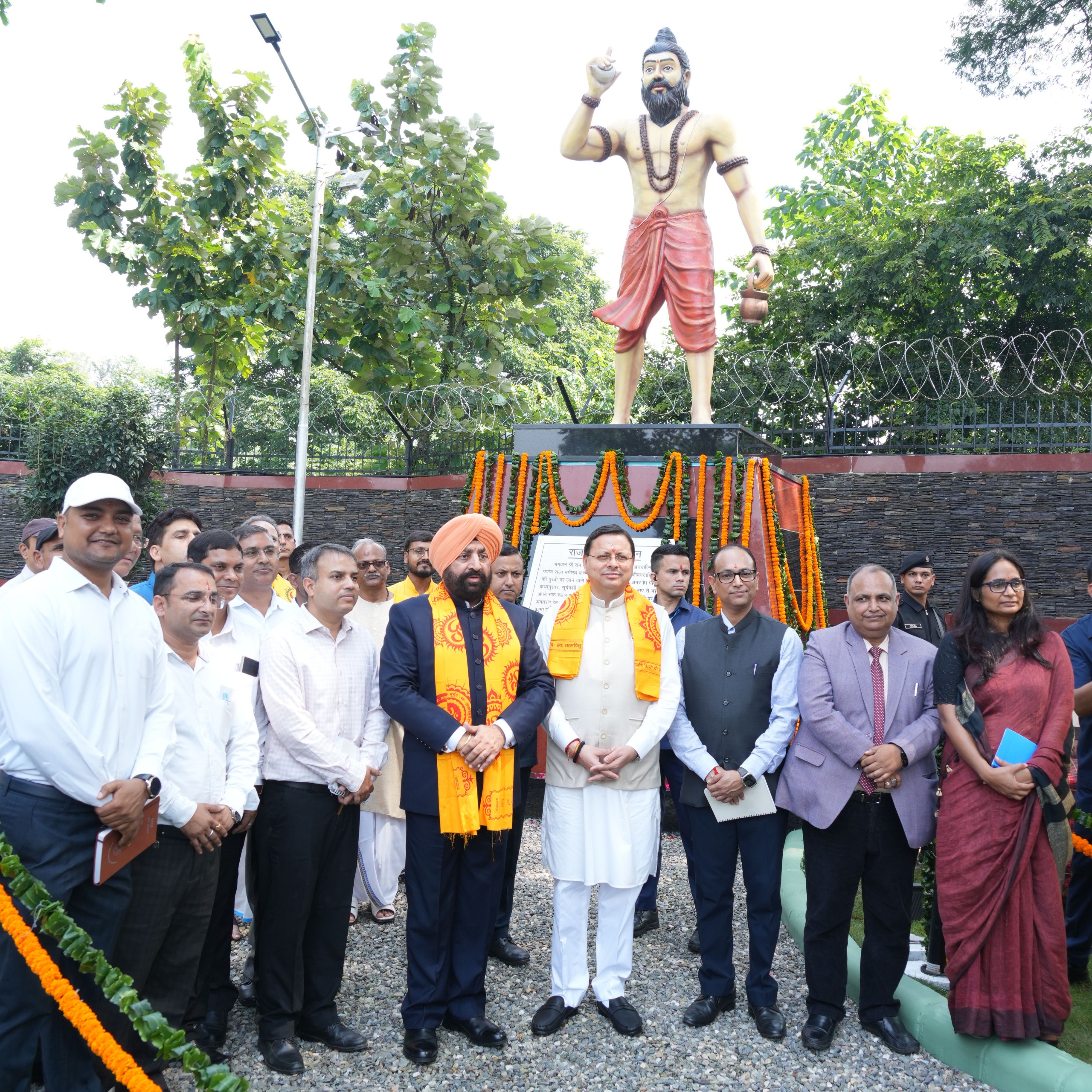 राजभवन में ‘भगीरथ उद्यान’ का लोकार्पण, राज्यपाल और मुख्यमंत्री ने की भव्य प्रतिमा का अनावरण