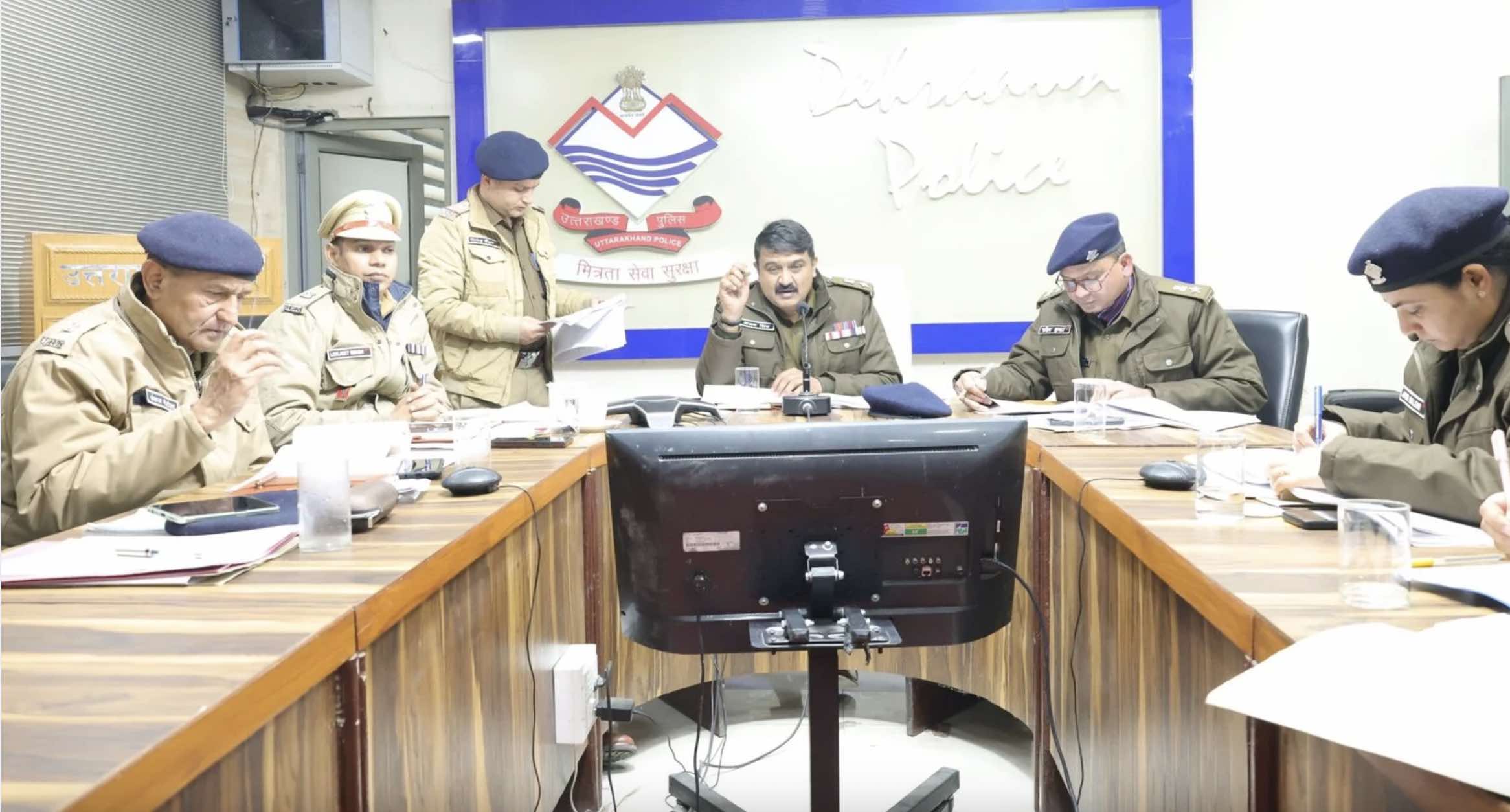 देहरादून पुलिस की सख्ती: अपराध नियंत्रण से यातायात तक, 2025 में बढ़ी कार्रवाई और बेहतर खुलासे