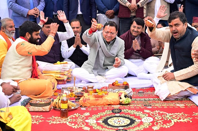 टनकपुर में माघ खिचड़ी भोज में सीएम धामी की सहभागिता, खड़ी होली में भी लिया भाग