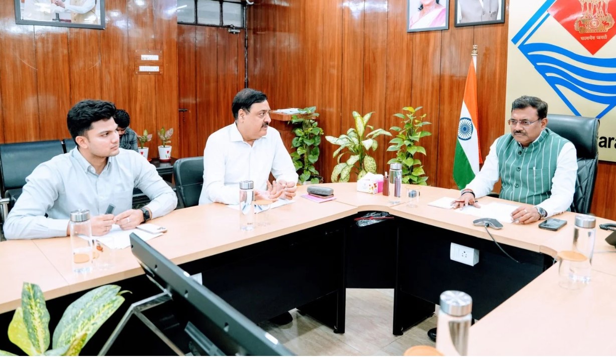 उत्तराखंड में हवाई कनेक्टिविटी विस्तार पर जोर, सभी जिला मुख्यालयों को देहरादून से जोड़ने की तैयारी